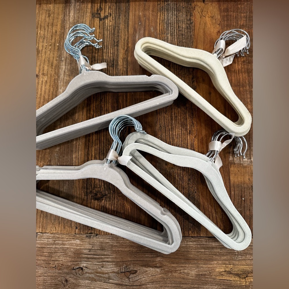 Non-Slip Velvet Clothes Hangers - Light Gray & Cream small